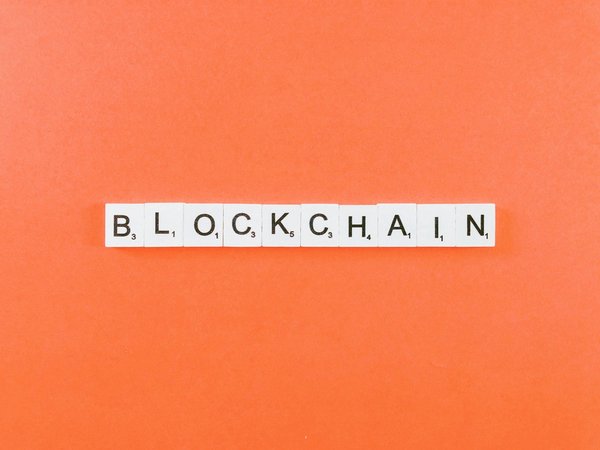 ¿Cómo pueden las tecnologías de blockchain mejorar la autenticidad en la industria del arte?